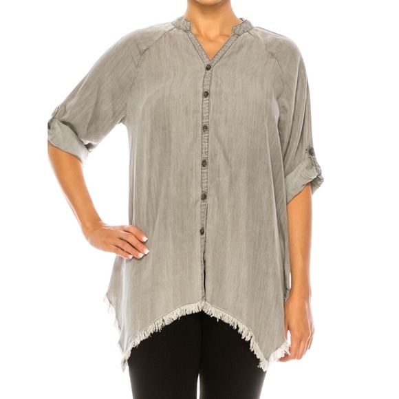 Hester & Orchard Tops - Hester & Orchard Women Medium Gray Tencel Button Split Neck Fringe Sharkbite Top